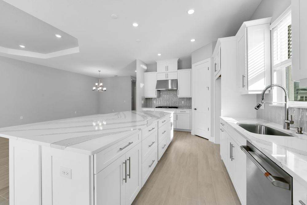 hj-fl-sarasota-esplanade-at-azario-lakewood-ranch-lazio-lot-6033-kitchen-003