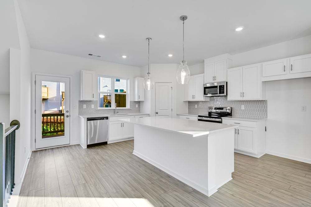 hj-ga-atlanta-chandler-run-forsyth-lot-183-kitchen-004