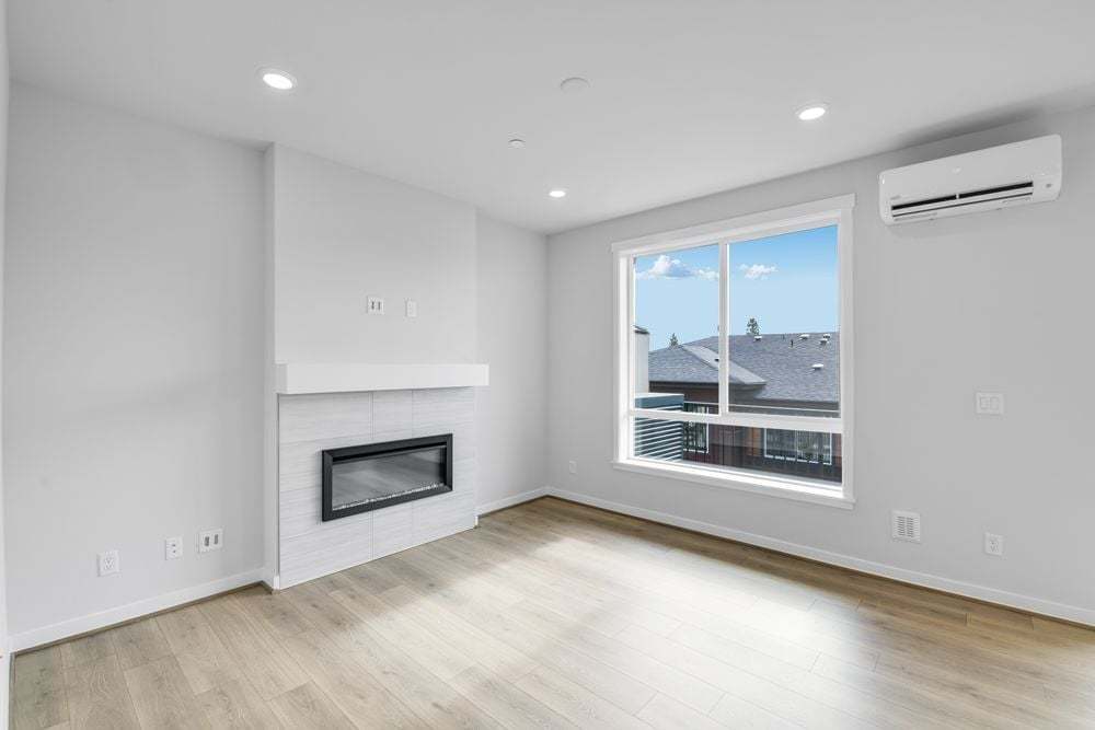 hj-wa-seattle-sederos-a22-lot-9-2-tv-lounge-001