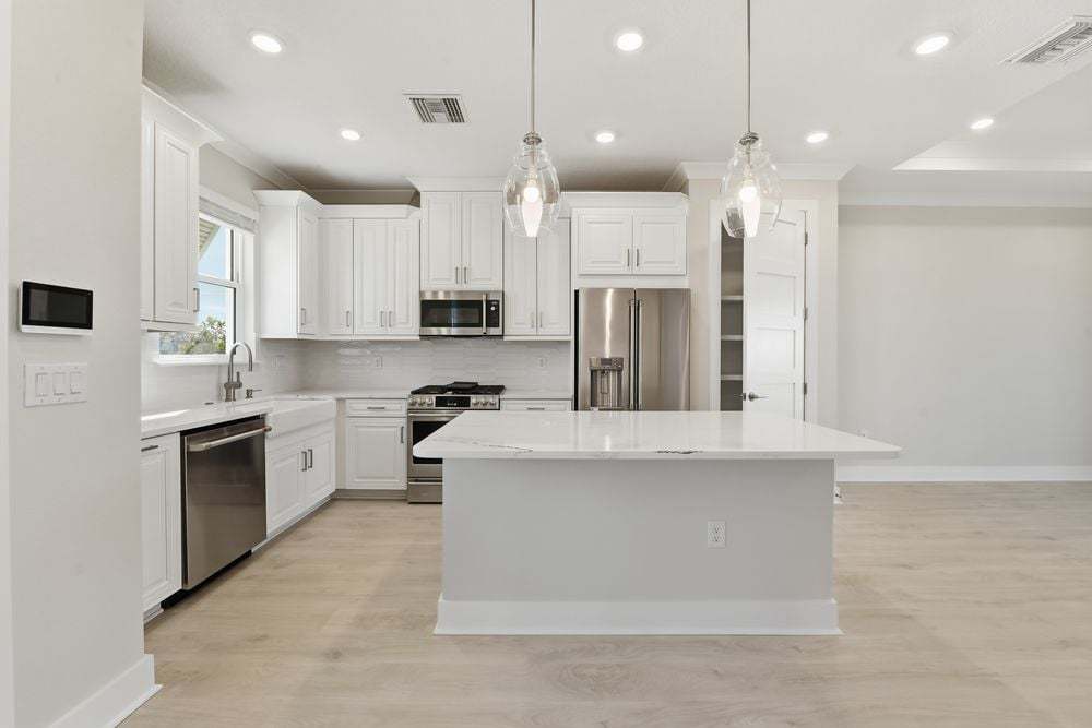 hj-fl-sarasota-esplanade-at-azario-lakewood-ranch-verona-lot-10102-kitchen-001