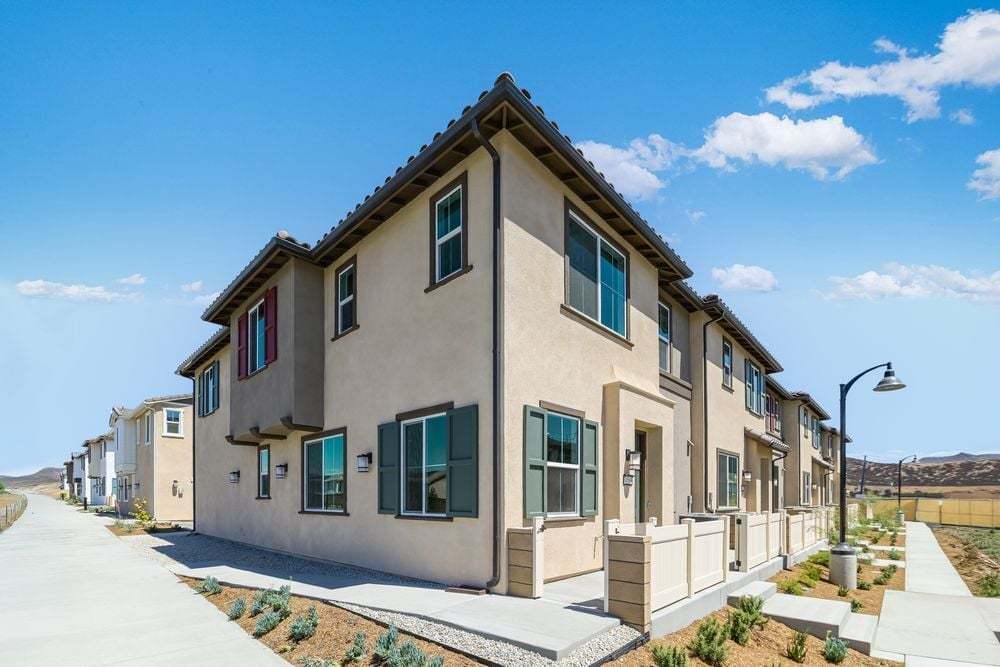 hj-ca-socal-oliva-at-siena-3-lot-53-corner-002