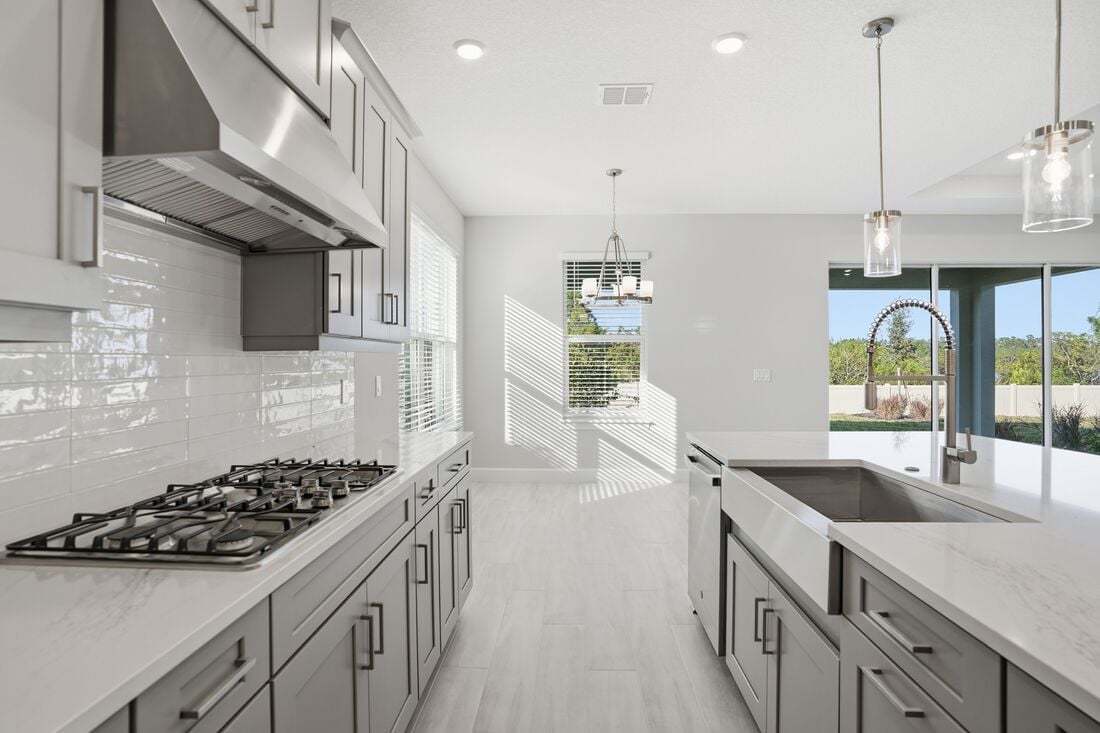 hj-fl-orlando-esplanade-at-center-lake-ranch-farnese-lot-1-kitchen-04