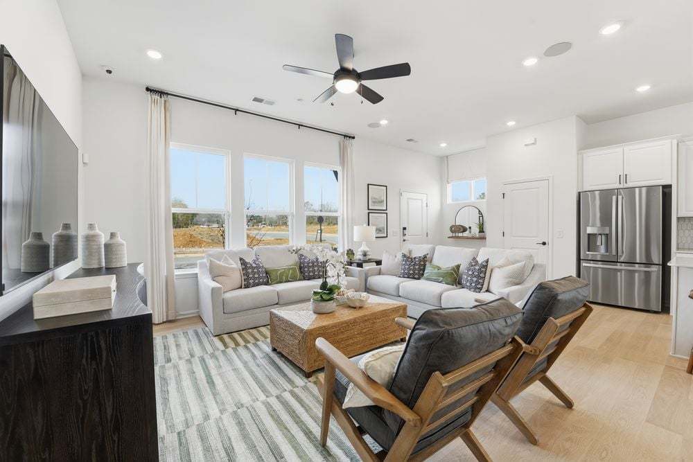 hj-nc-charlotte-indian-trail-townhomes-alpine-lot-30-tv-lounge-001