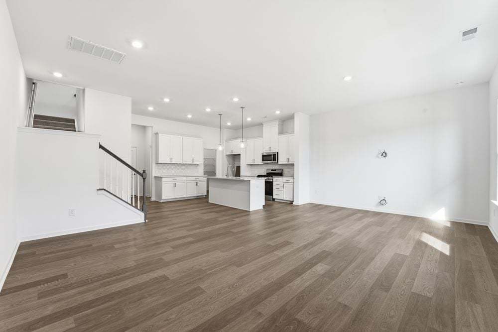 hj-sc-charlotte-ridge-at-sugar-creek-aspen-lot-168-tv-lounge-to-kitchen-001