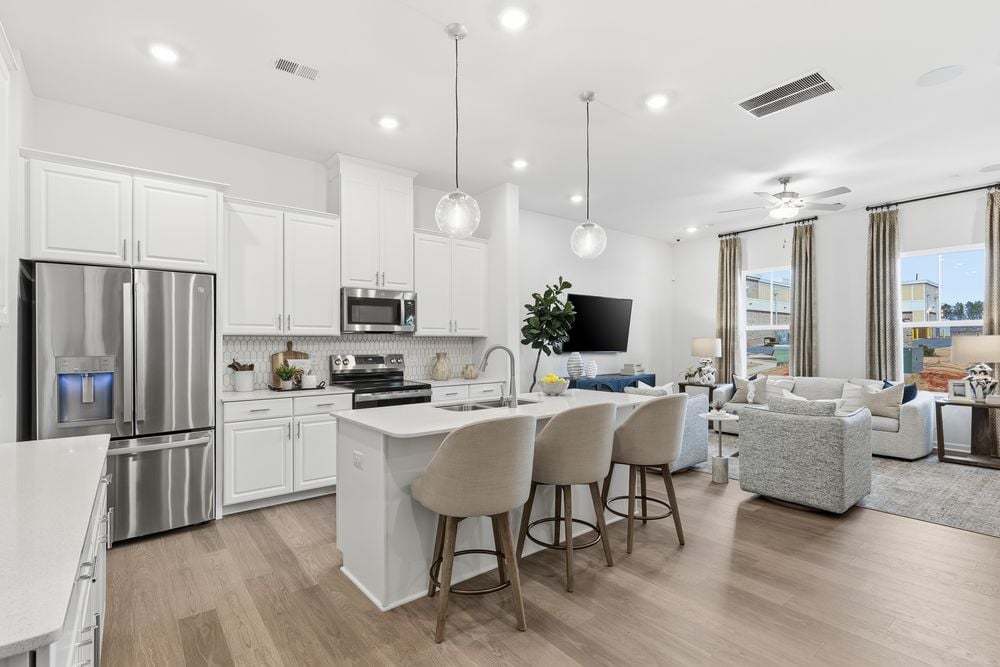 hj-sc-charlotte-terraces-at-the-exchange-aspen-lot-2-kitchen-003