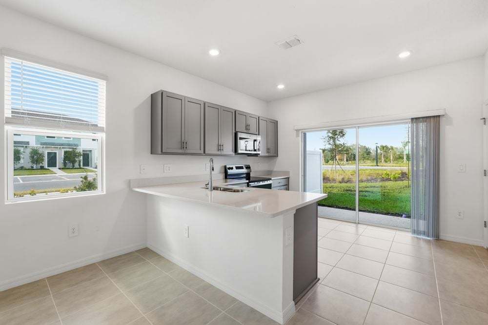 hj-fl-tampa-the-towns-at-firethorn-hazel-lot-1086-kitchen-007