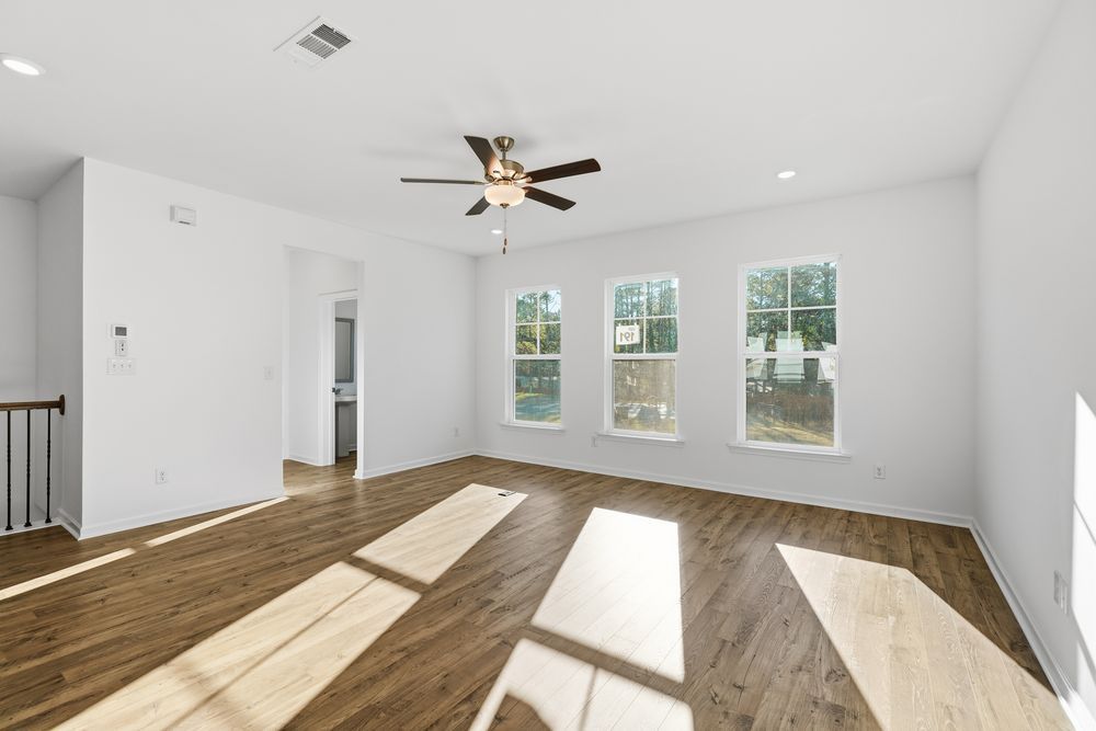 hj-ga-atlanta-chandler-run-reynolds-lot-191-tv-lounge-001