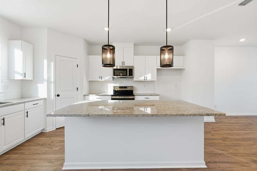 hj-ga-atlanta-somerset-at-veterans-memorial-forsyth-lot-14-kitchen-001