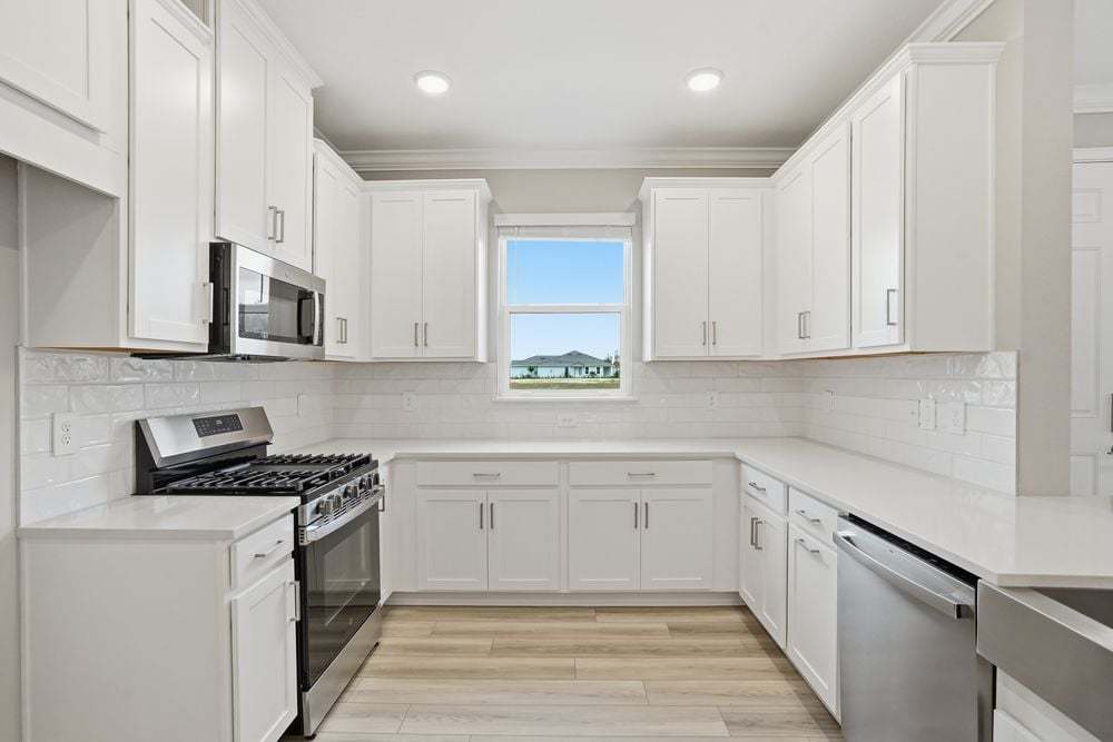 hj-fl-sarasota-esplanade-at-azario-lakewood-ranch-ibis-lot-8017-kitchen-003