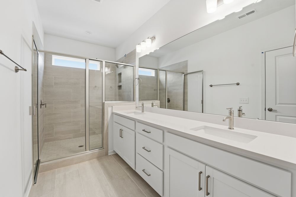 hj-sc-charlotte-ridge-at-sugar-creek-avon-lot-172-bathroom-002