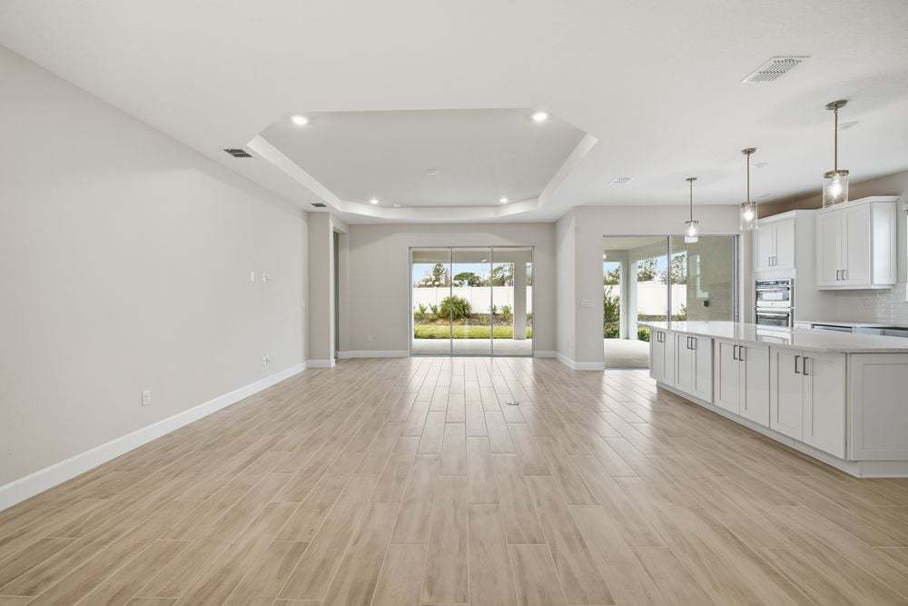 hj-fl-tampa-esplanade-at-wiregrass-ranch-lazio-lot-625-tv-lounge-001