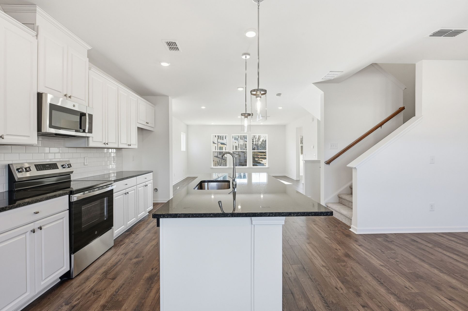 hj-ga-atlanta-rosewood-farm-reynolds-lot-201-kitchen-01