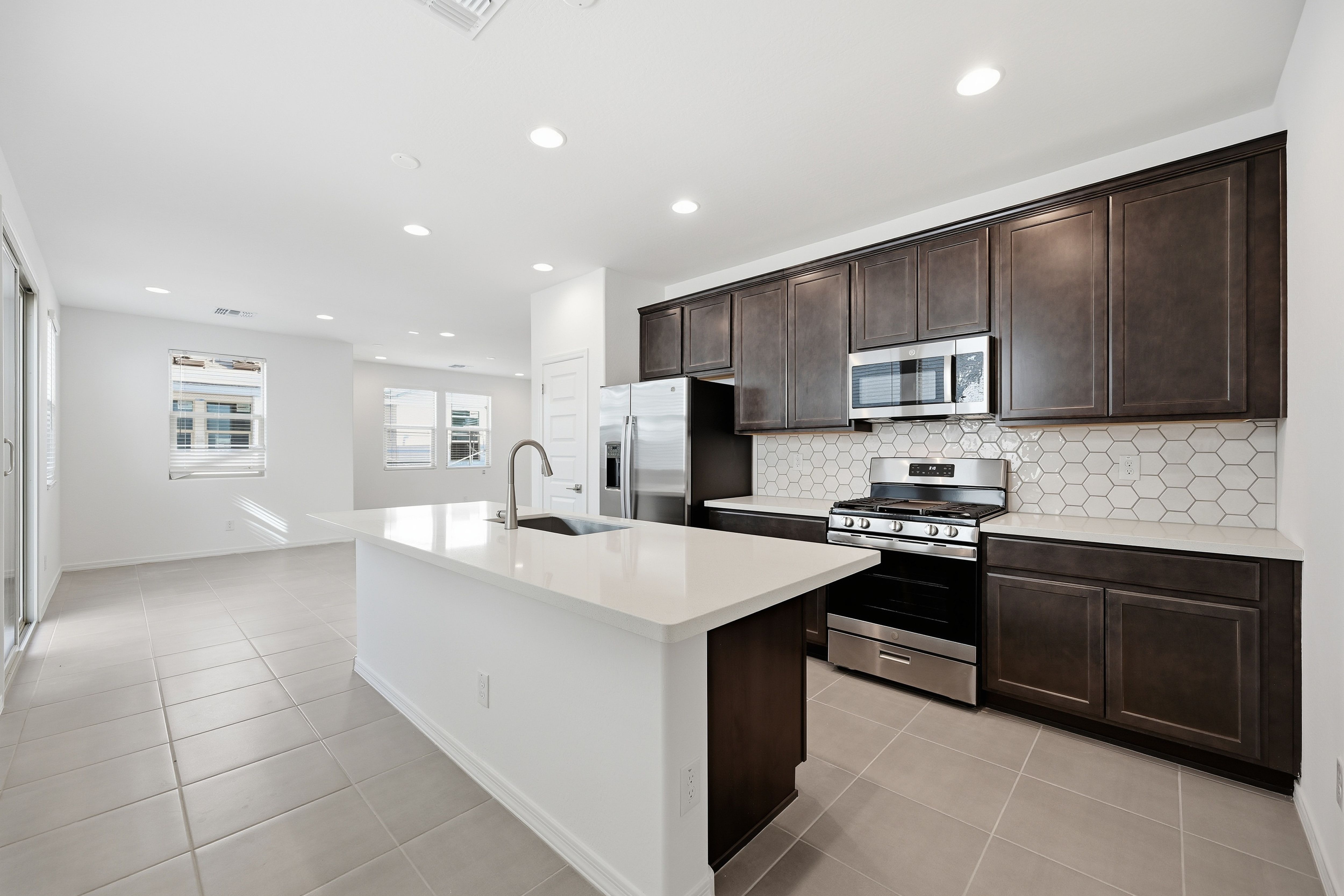 hj-az-phoenix-avila-at-rancho-mercado-cc-rm2-lot-1722-kitchen-05