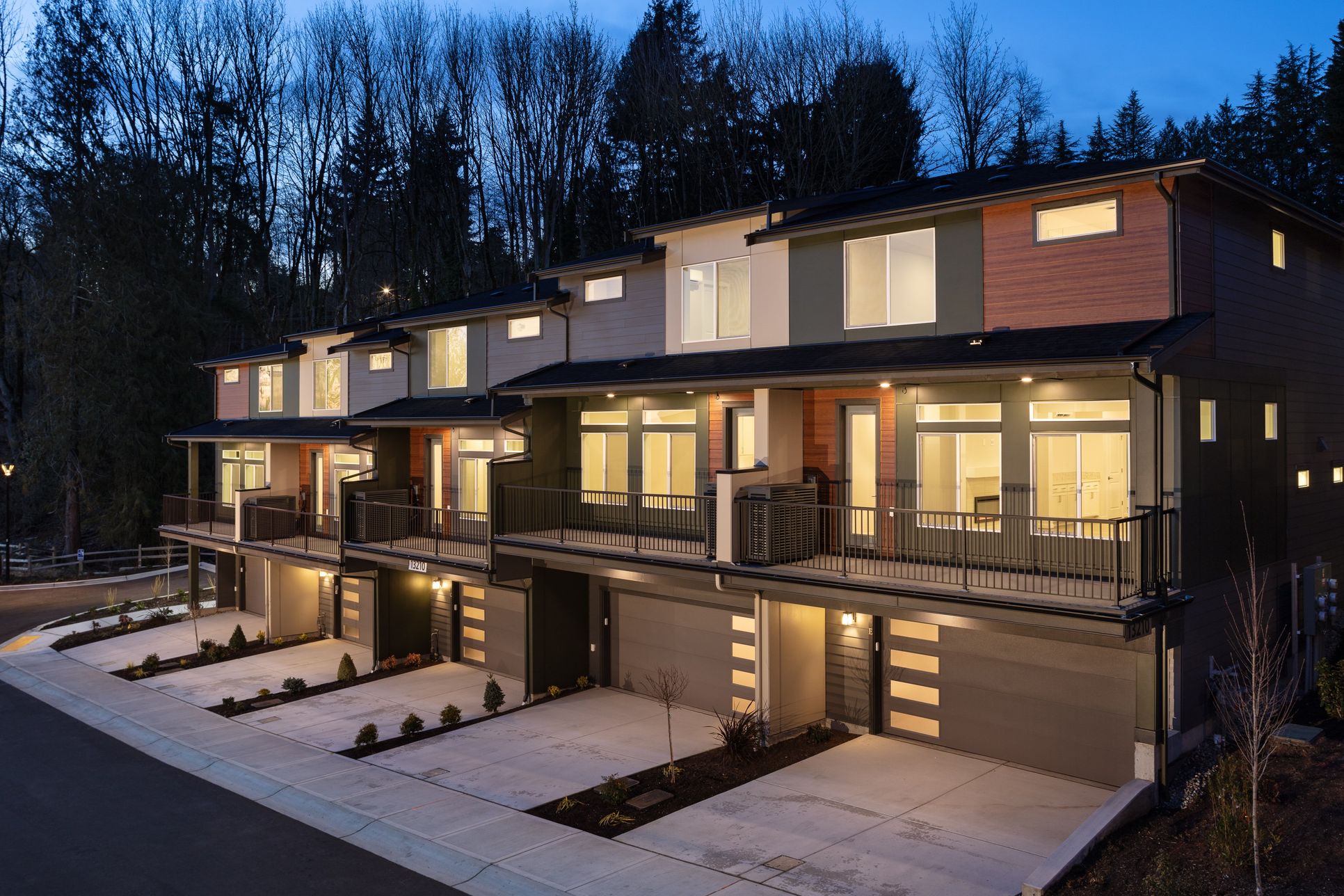 Senderos Exterior Dusk Image_2