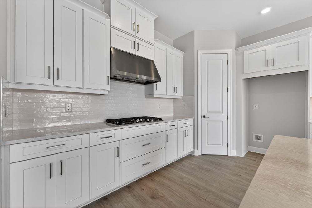 hj-fl-ft-myers-naples-esplanade-at-starling-pallazio-lot-314-kitchen-003