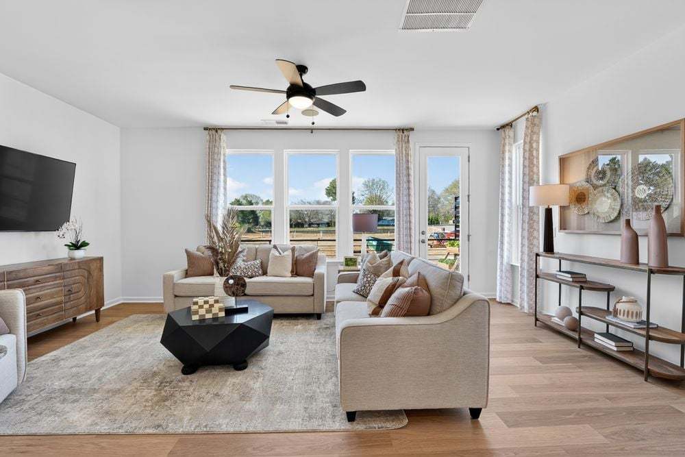 hj-nc-charlotte-indian-trail-townhomes-breckenridge-II-lot-31-tv-lounge-001