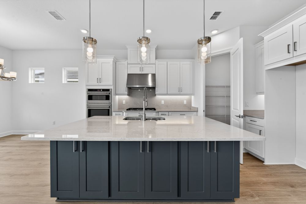 hj-fl-tampa-esplanade-at-coasterra-sereno-lot-1002-kitchen-001