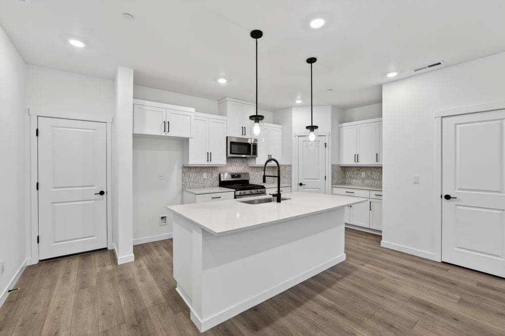 hj-or-portland-piper-ridge-townhomes-thimbleberry-lot-62-kitchen-002