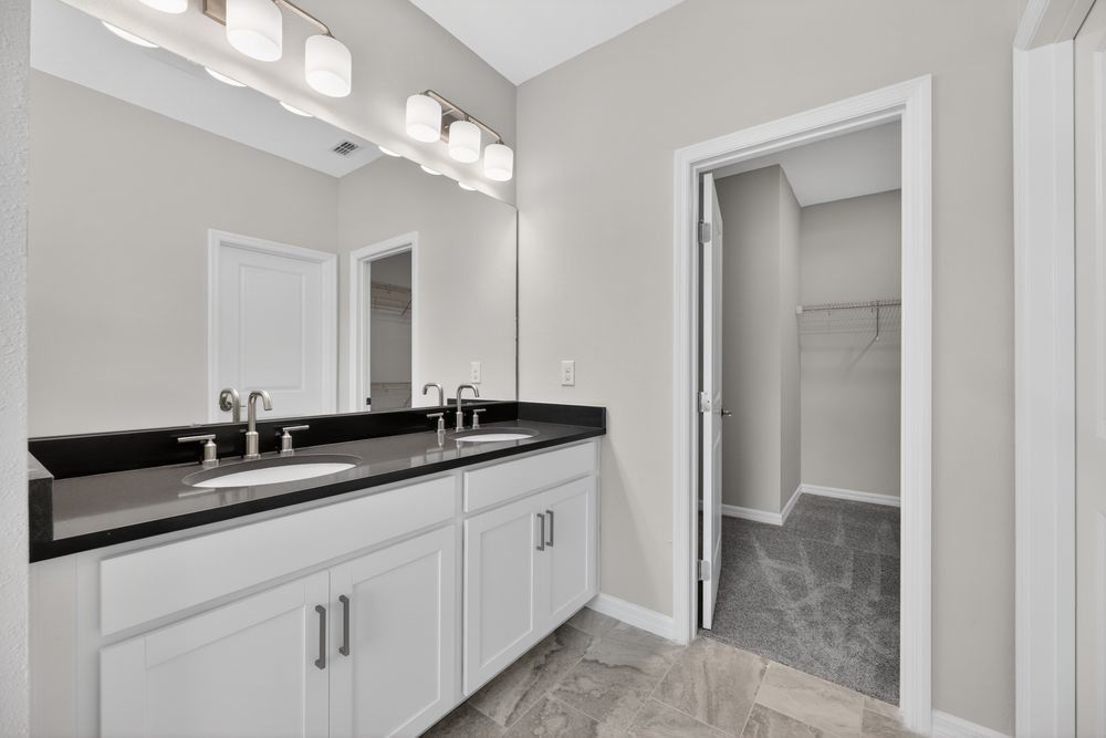 hj-fl-jacksonville-cherry-elm-at-silverLeaf-bellflower-lot-60-bathroom-002