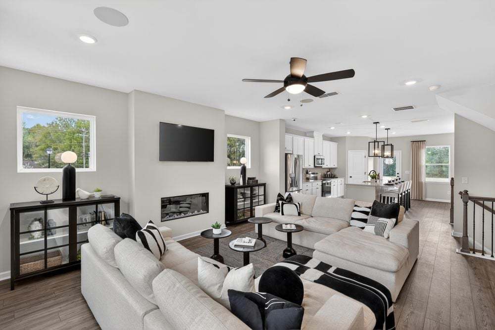 hj-ga-atlanta-dreycott-townhomes-tifton-lot-187-tv-lounge-to-kitchen-001