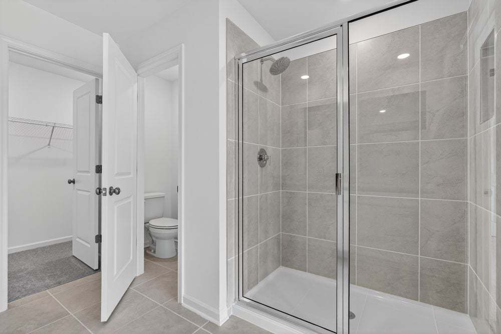 hj-ga-atlanta-somerset-at-veterans-memorial-forsyth-lot-37-bathroom-003