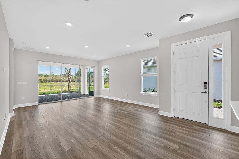 hj-fl-tampa-esplanade-at-wiregrass-ranch-arezzo-lot-559-tv-lounge-002