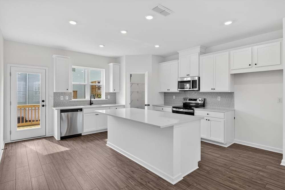 hj-ga-atlanta-somerset-at-veterans-memorial-forsyth-lot-50-kitchen-001