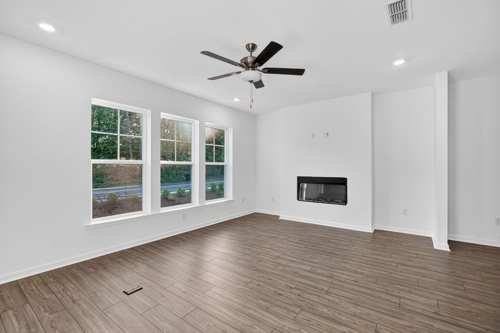 hj-ga-atlanta-chandler-run-oconee-lot-4-tv-lounge-001