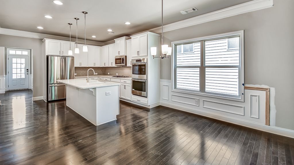 11_The_Oconee_SterlingontheLake_Kitchen