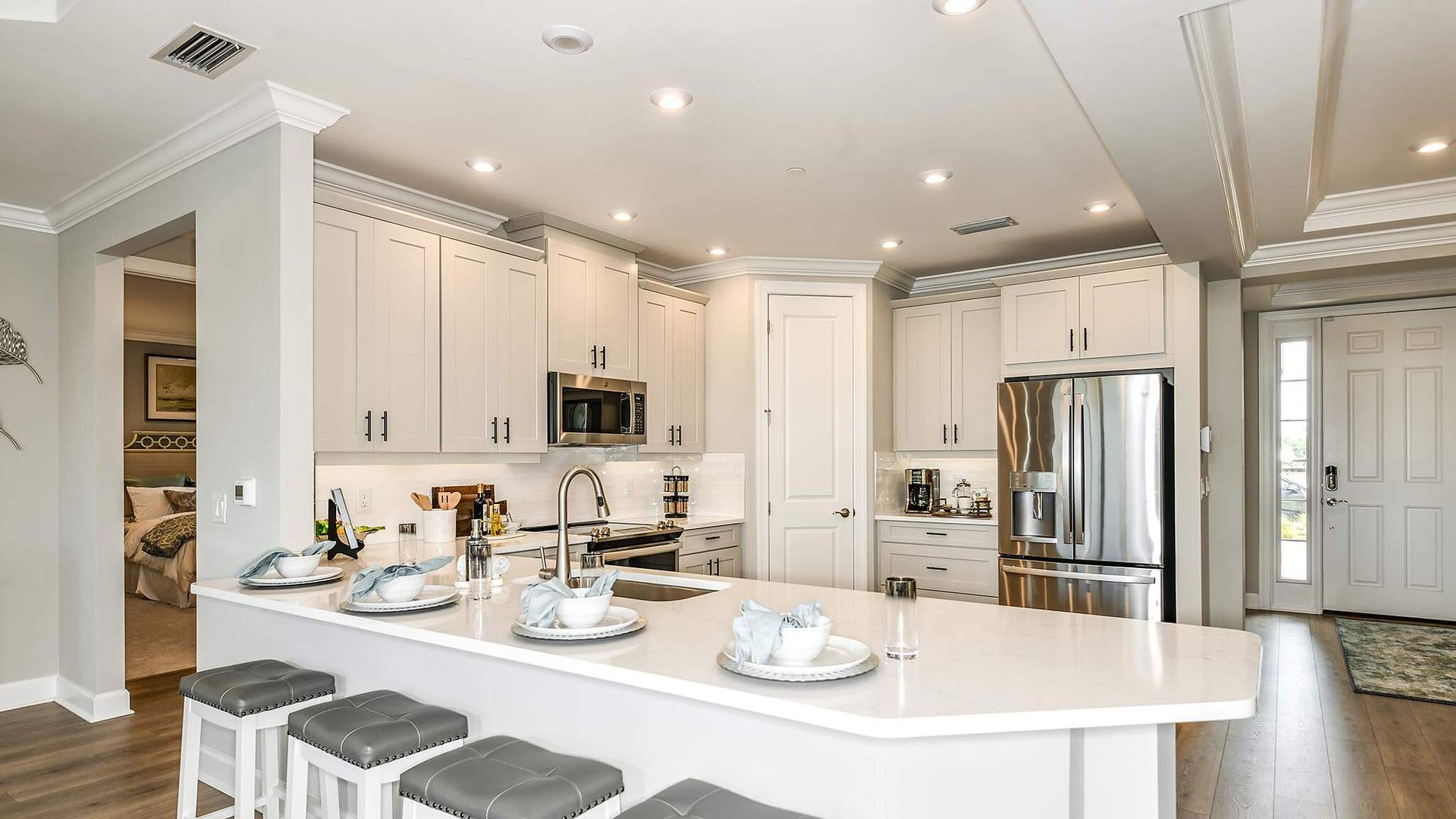 Esp-by-the-Islands-Vitale-VII-5247-16x9-kitchen