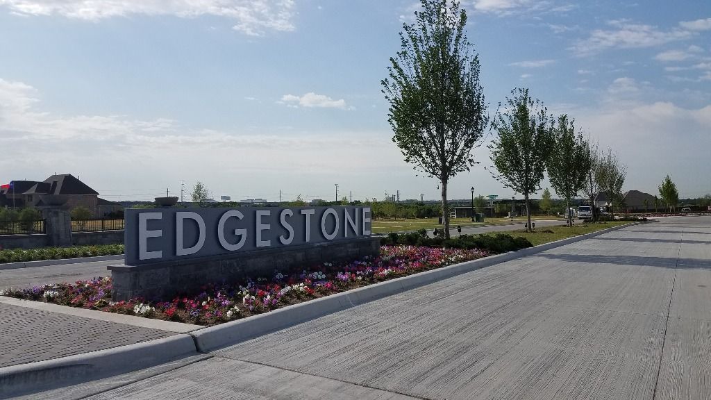 edgestone-at-legacy-entry-monument