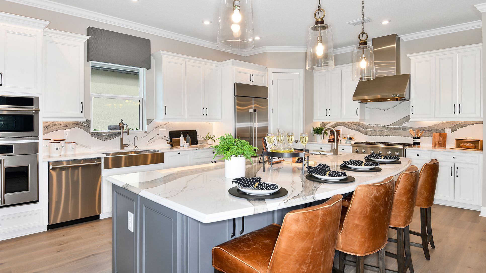Esp-at-Skye-Ranch-Pallazio-6997-16x9-kitchen