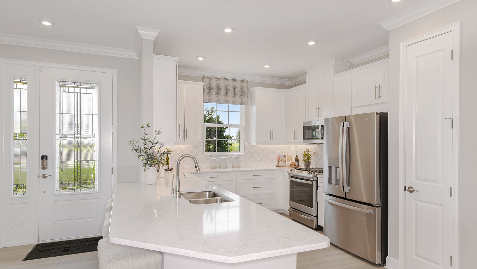 ESP-at-Skye-Ranch-Ibis-3119-16x9-kitchen