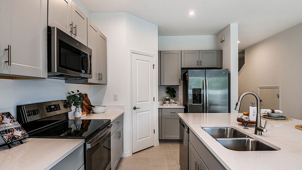 Townhomes-at-Skye-Ranch-Jasmine-Daytime-5868-16x9-Kitchen
