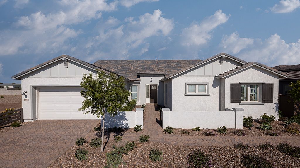 Legado Summit Palisade Front Daylight