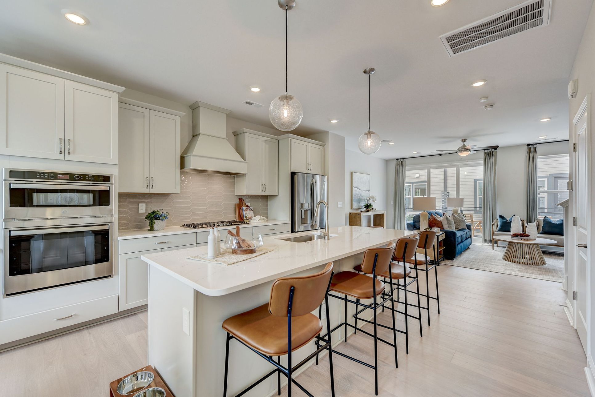 411 Jetton St-005
