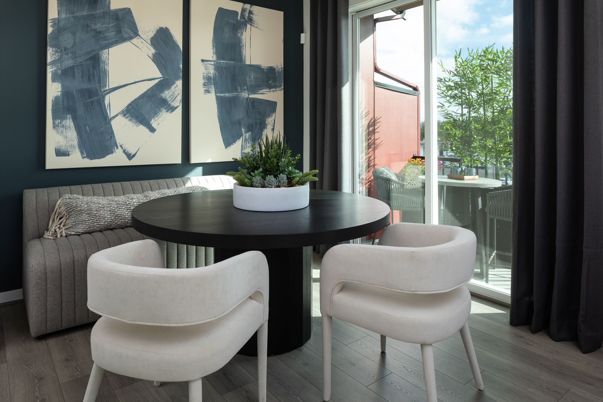 Senderos A22 Dining Room