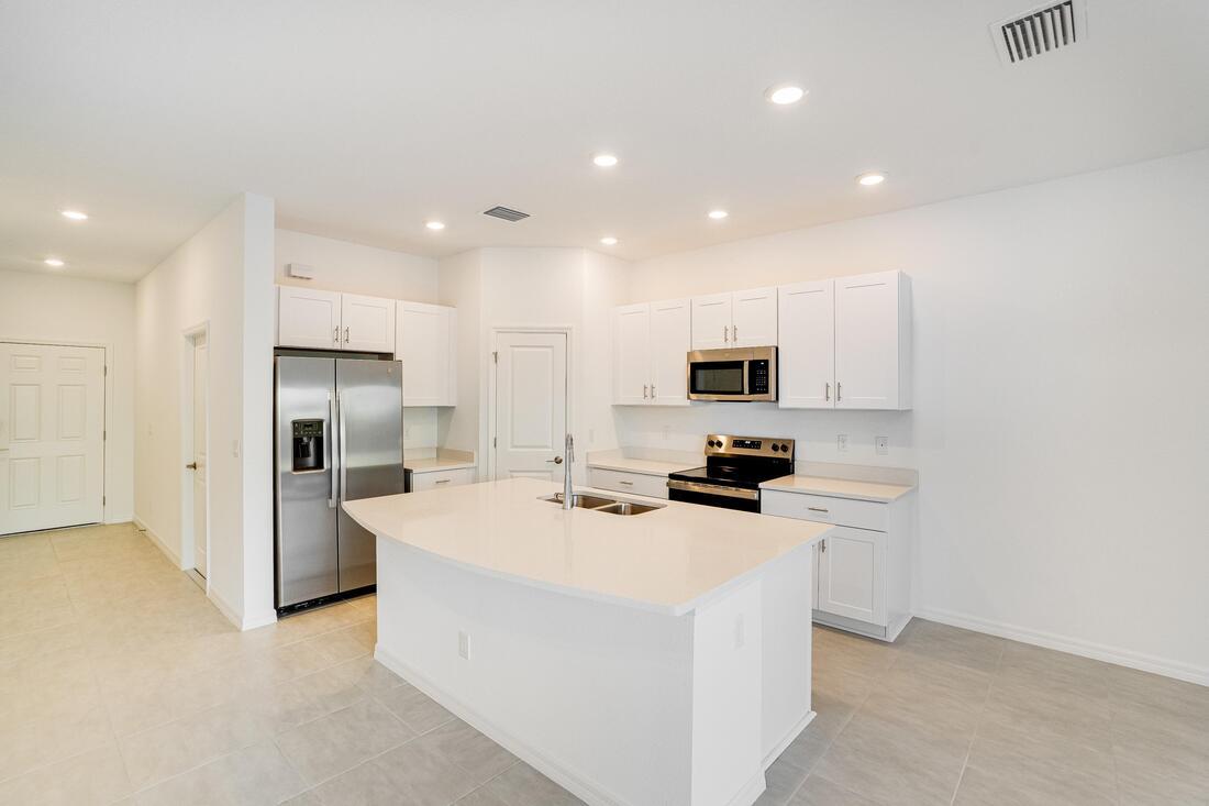 hj-fl-sar-sarasota-townhomes-at-azario-jasmine-plan-3149novara-kitchen-001