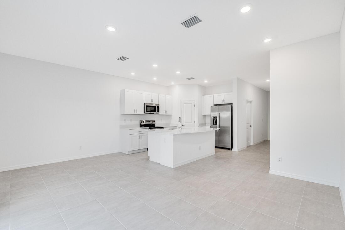 hj-fl-sar-sarasota-townhomes-at-azario-jasmine-plan-3145novara-diningroom-to-kitchen-001