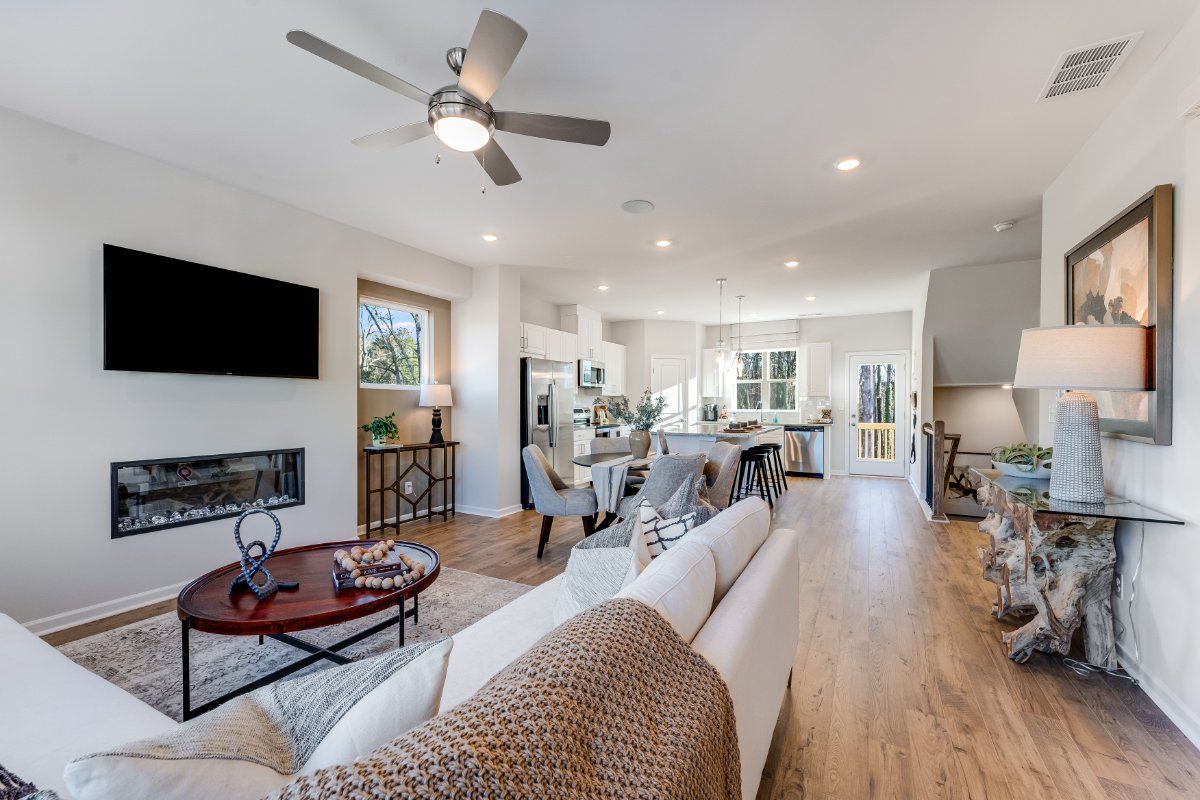 hj-ga-atlanta-somerset-at-veterans-memorial-forsyth-tv-lounge-to-kitchen-002