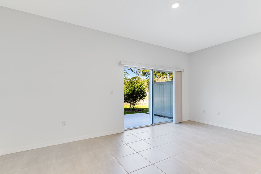 hj-fl-orlando-riverfront-townhomes-jasmine-lot75-tv-lounge-001