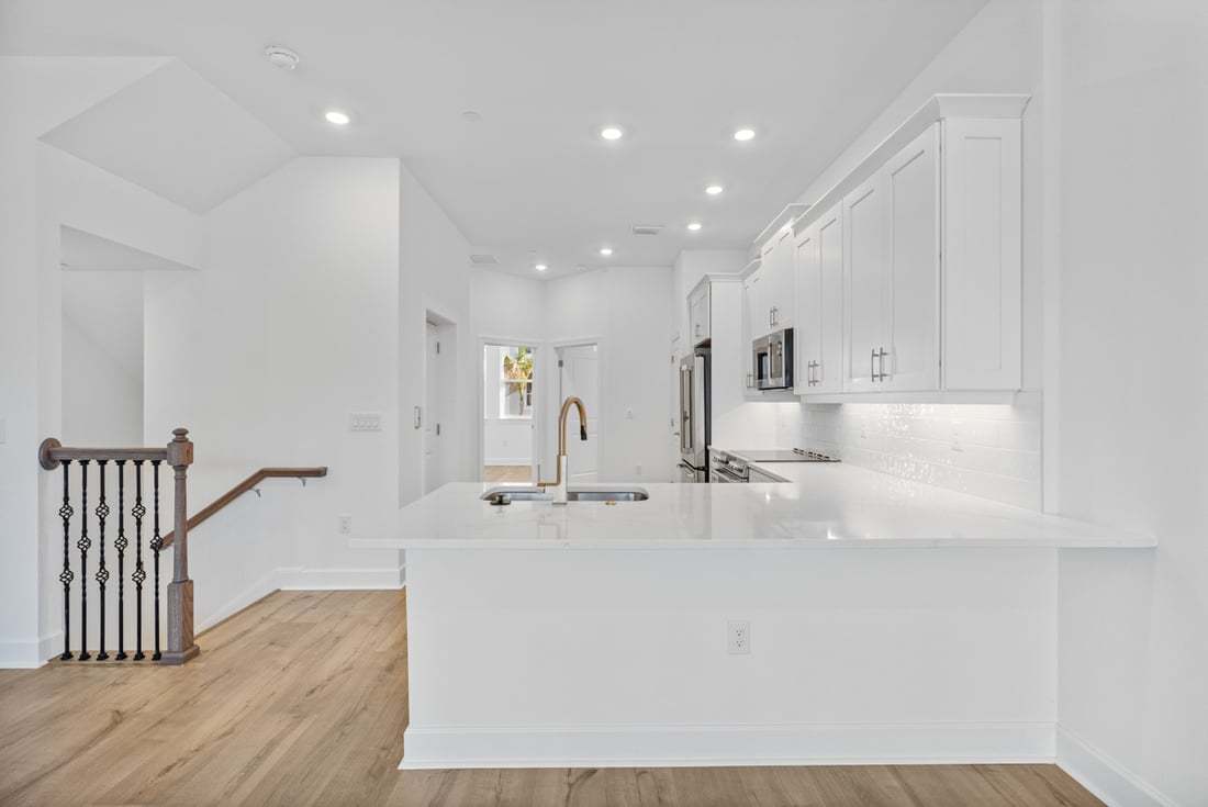 hj-fl-myers-naples-seahaven-miramar-unit-105-kitchen-005