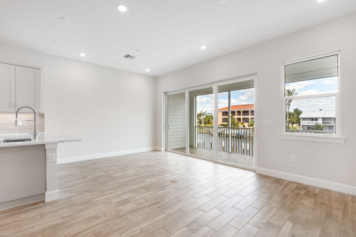 hj-fl-ft-yers-Naples-seahaven-miramar-lot-307-tv-launge-001