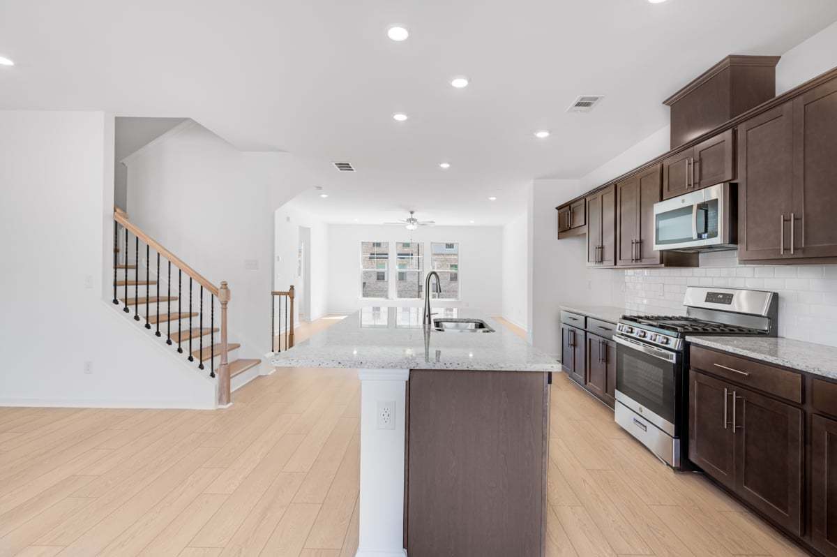 hj-ga-atlanta-hampton-trace-sierra-lot-53-kitchen-002