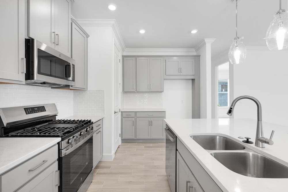 hj-fl-ft-myers-Naples-esplanade-at-starling-magari-lot-319-kitchen-005