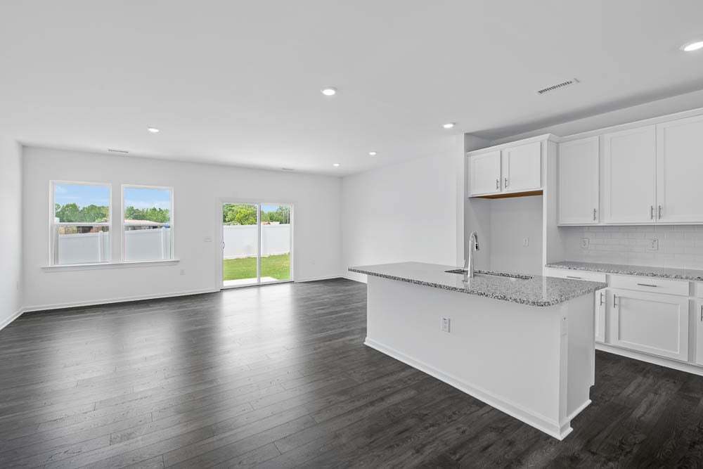 hj-nc-raleigh-camden-place-haper-289-hank-tv-launge-to-kitchen-001