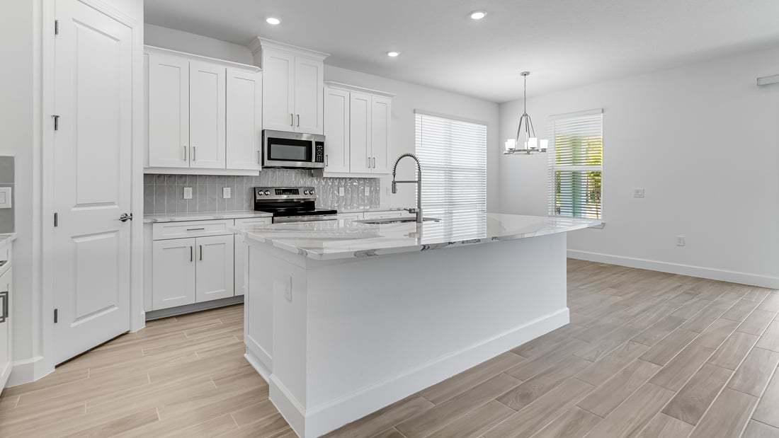 hj-fl-orlando-esplanade-at-westview-farnese-lot-40-kitchen-03