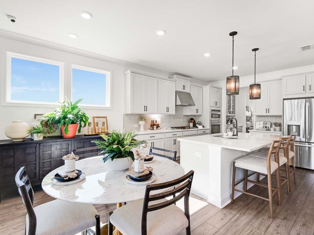 hj-ga-atlanta-oakmead-essex-lot-model-kitchen-003:hj-ga-atlanta-oakmead-essex-lot-model-kitchen-003