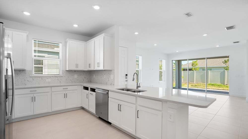 hj-fl-ft-myers-naples-the-cove-at-west-port-caicos-lot-141-kitchen-001