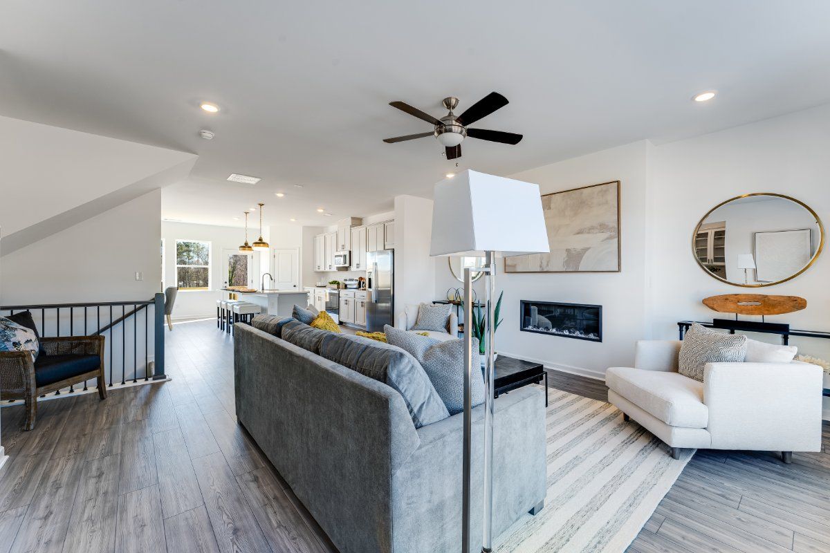 hj-ga-atlanta-auburn-glen-towns-lot76-reynolds-tv-lounge-to-kitchen-001